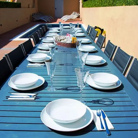 Casa Grande Con Piscina En El Centro De Calella, Tramuntana Nyaraló