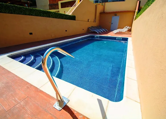 Casa Grande Con Piscina En El Centro De Calella, Tramuntana * Calella