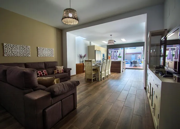 Holiday home Casa Grande Con Piscina En El Centro De Calella, Tramuntana *