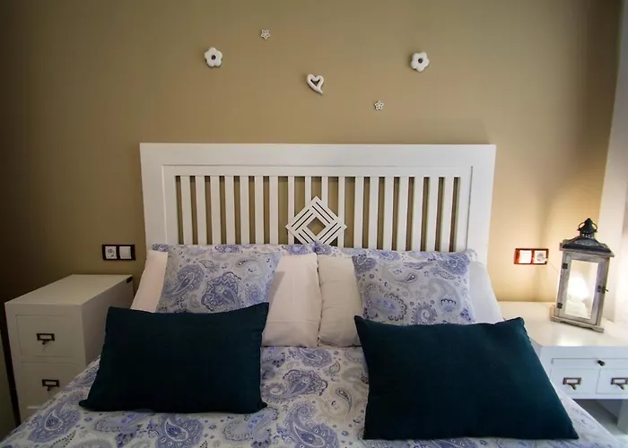 Casa Grande Con Piscina En El Centro De Calella, Tramuntana Holiday home *