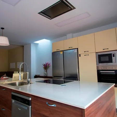 Casa Grande Con Piscina En El Centro De Calella, Tramuntana *