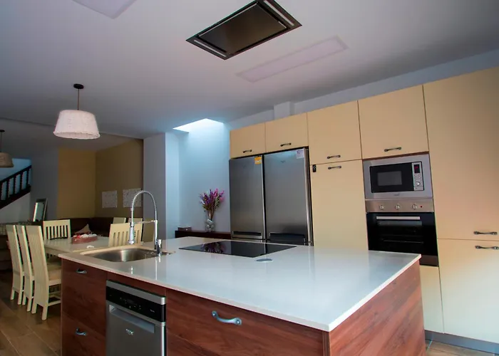 Casa Grande Con Piscina En El Centro De Calella, Tramuntana *