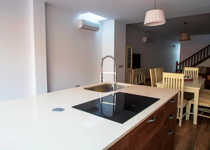 Casa Grande Con Piscina En El Centro De Calella, Tramuntana