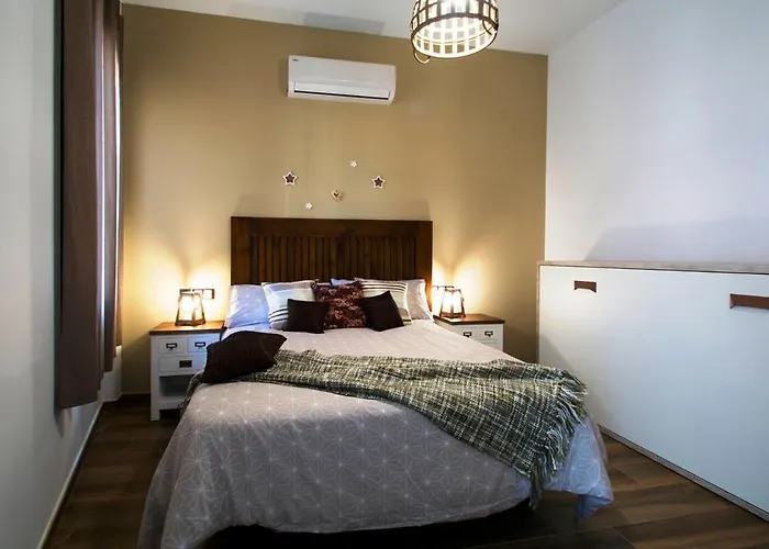 Casa Grande Con Piscina En El Centro De Calella, Tramuntana