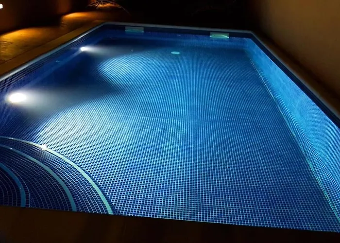 Casa Grande Con Piscina En El Centro De Calella, Tramuntana Ferienhaus *